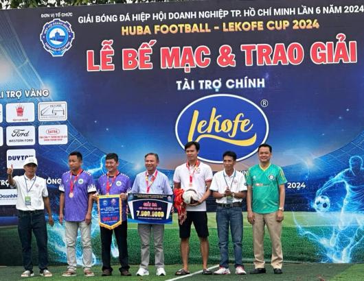 Đội b&oacute;ng Doanh Nh&acirc;n Huế gi&agrave;nh hạng ba Giải HUBA&nbsp;
