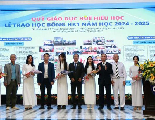 Quỹ Huế Hiếu Học trao 1,4 tỷ đồng học bổng cho HSSV ngh&egrave;o ở Huế&nbsp;