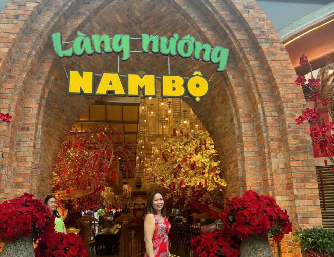 Nguyễn L&ecirc; Diễm Trai &ndash; C&ocirc; gi&aacute;o trở về mở xưởng b&aacute;n chả